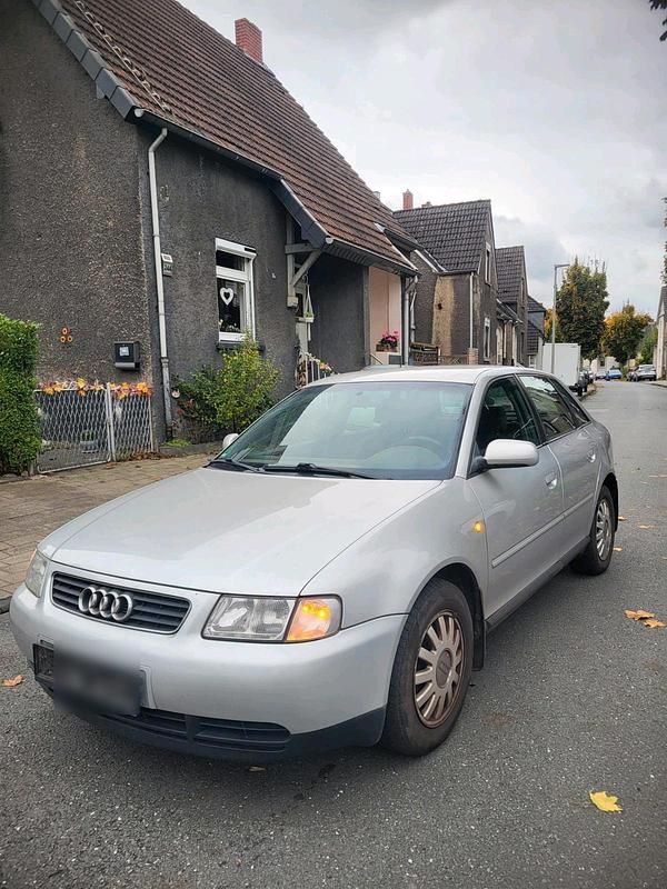 Silber Gebraucht 2000 Audi A3 Limousine | 500 € (Guter Preis) - Bild 1/4
