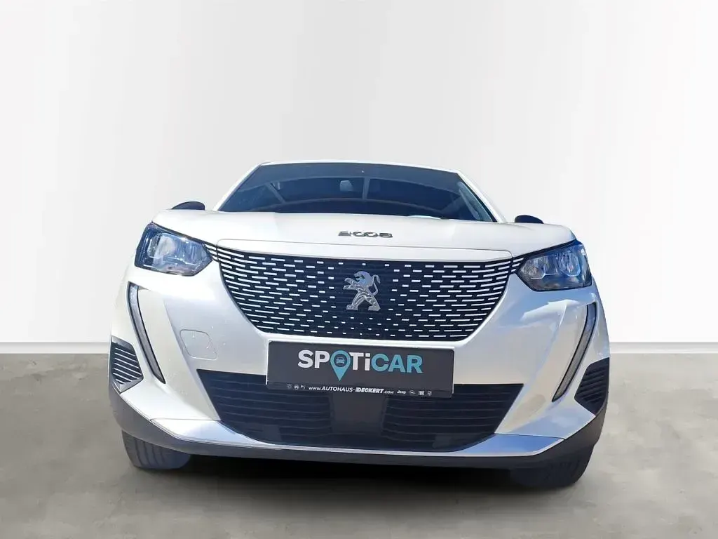 Gebraucht Peugeot e-2008 Active 100 kW (136 PS) 2023 Weiss SUV
