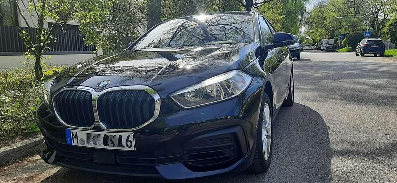 Schwarz Gebraucht 2020 BMW 118 Advantage Kleinwagen | 18.000 € (Guter Preis) - Bild 1/4