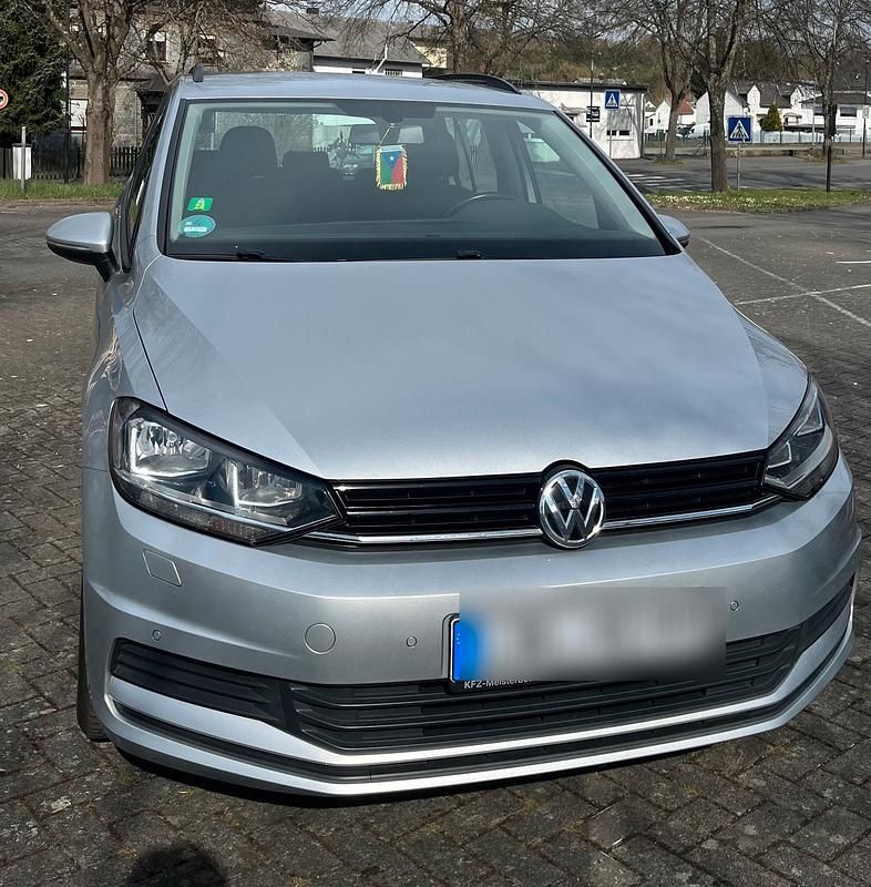 Silber Gebraucht 2016 VW Touran Van / Kleinbus | 12.699 € (Teuer) - Bild 1/4