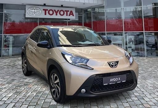 Neu Toyota Aygo X 72 PS (52 kW) 2025 Beige SUV