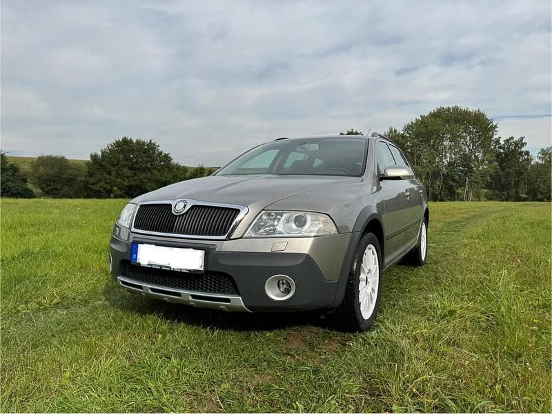 Beige Gebraucht 2007 Skoda Octavia Scout Scout 4x4 Kombi | 6.500 € (Etwas zu teuer) - Bild 1/4
