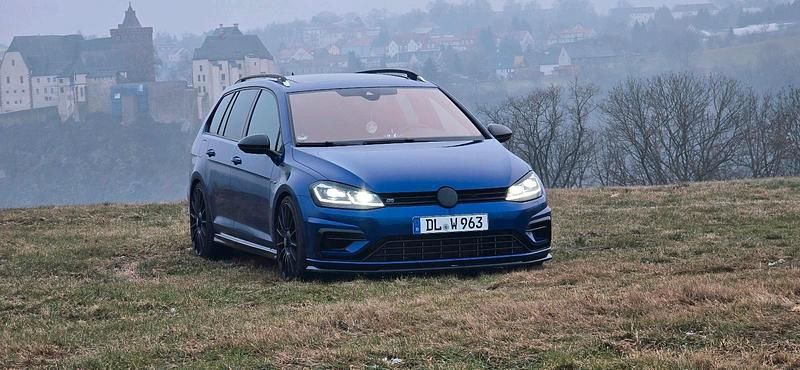 Blau Gebraucht 2018 VW Golf VII R Kombi | 29.999 € - Bild 1/4