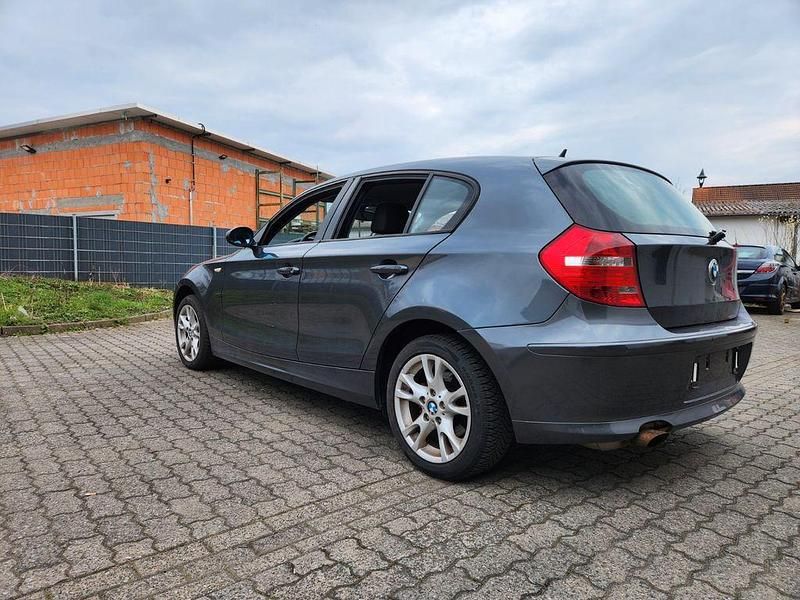Gebraucht BMW 116 122 PS (89 kW) 2008 Schwarz Kleinwagen