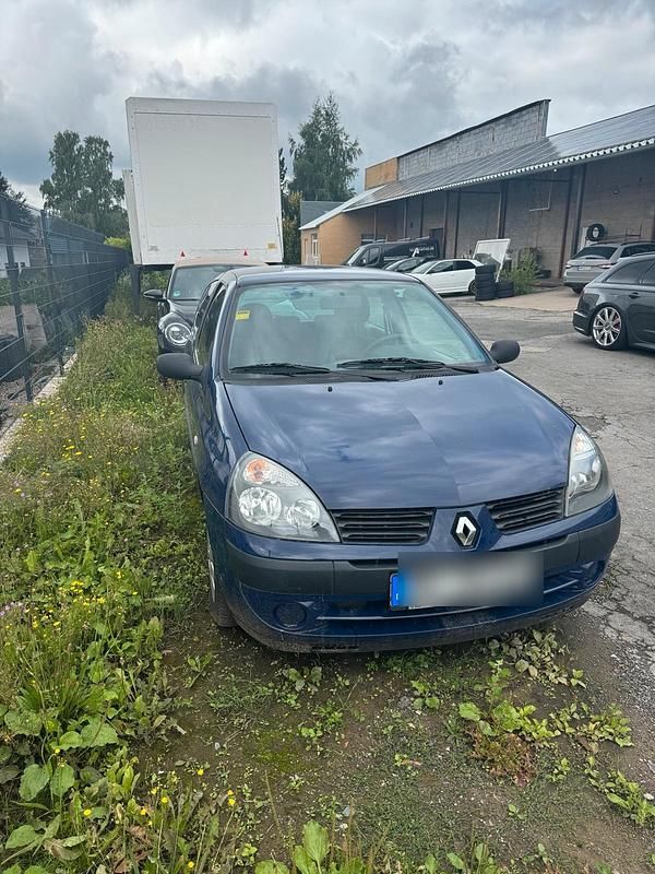 Blau Gebraucht 2004 Renault Clio II Kleinwagen | 1.100 € (Guter Preis) - Bild 1/4