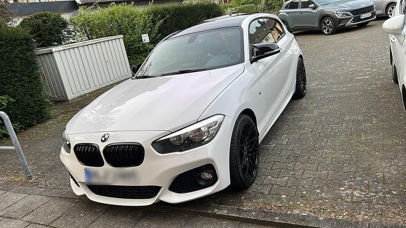 Weiß Gebraucht 2017 BMW 118 Coupé M Sport Coupé | 11.500 € (Guter Preis) - Bild 1/4