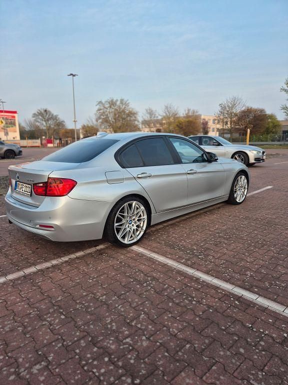 Gebraucht BMW 320 184 PS (135 kW) 2012 Silber Limousine