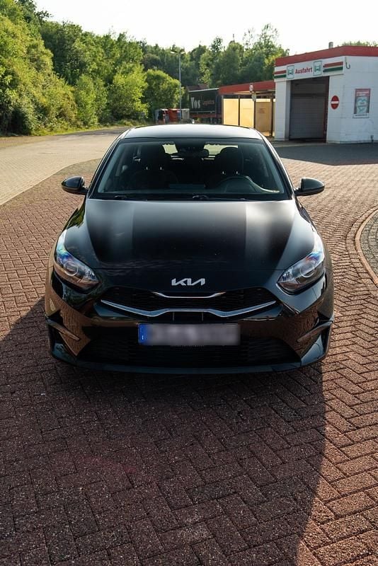 Schwarz Gebraucht 2021 Kia Ceed 2 Kleinwagen | 13.500 € - Bild 1/4
