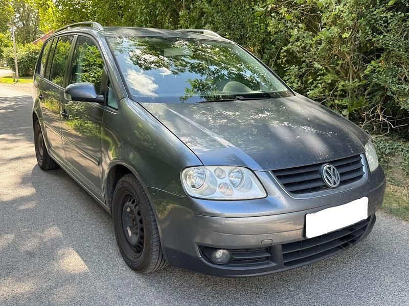 Grau Gebraucht 2006 VW Touran Van / Kleinbus | 1.299 € (Guter Preis) - Bild 1/4