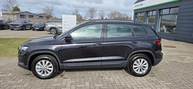 Neu Skoda Karoq Selection 150 PS (110 kW) 2025 Black magic perleffekt SUV