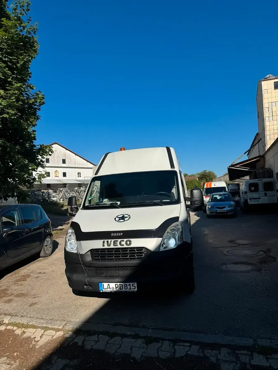 Gebraucht Iveco Daily 105 PS (77 kW) 2013 Weiß Van / Kleinbus