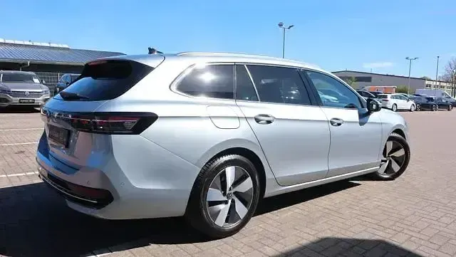 Gebraucht VW Passat IQ Drive 360 PS (264 kW) 2024 Silber Kombi