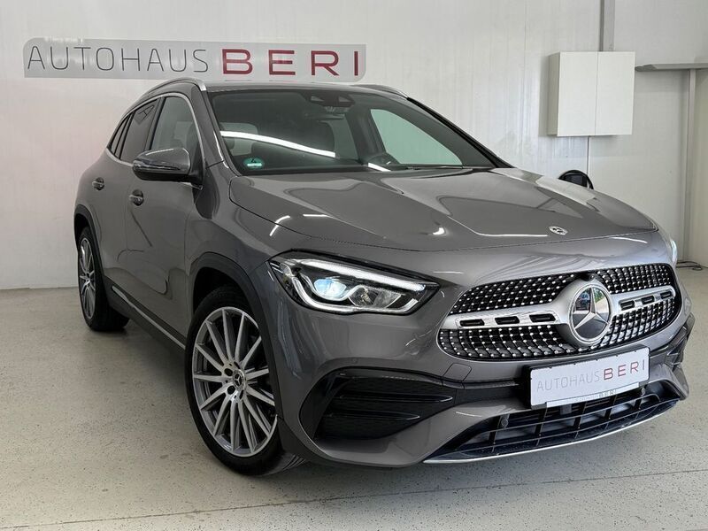 Mountaingrau met. Gebraucht 2022 Mercedes GLA200 AMG SUV | 36.999 € (Guter Preis) - Bild 1/4
