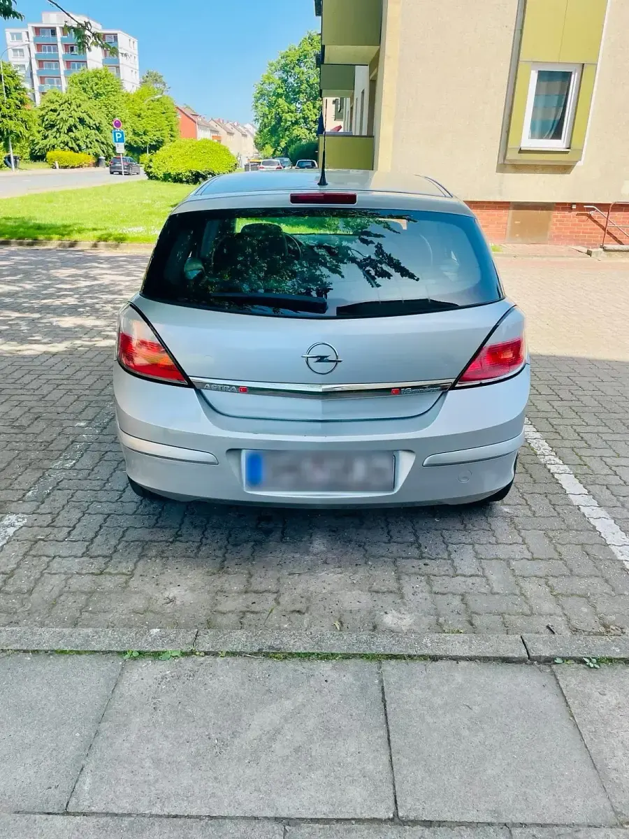 Gebraucht Opel Astra 105 PS (77 kW) 2004 Silber Limousine