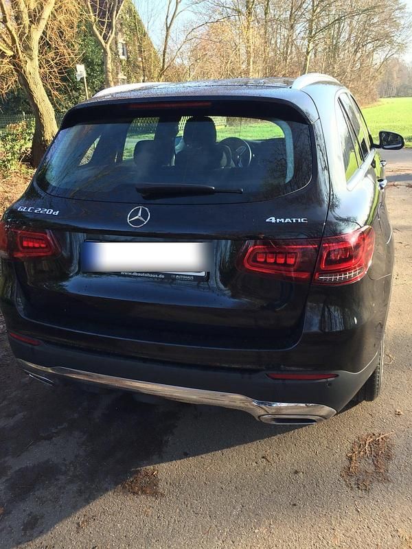 Gebraucht Mercedes GLC220 194 PS (142 kW) 2019 Schwarz SUV