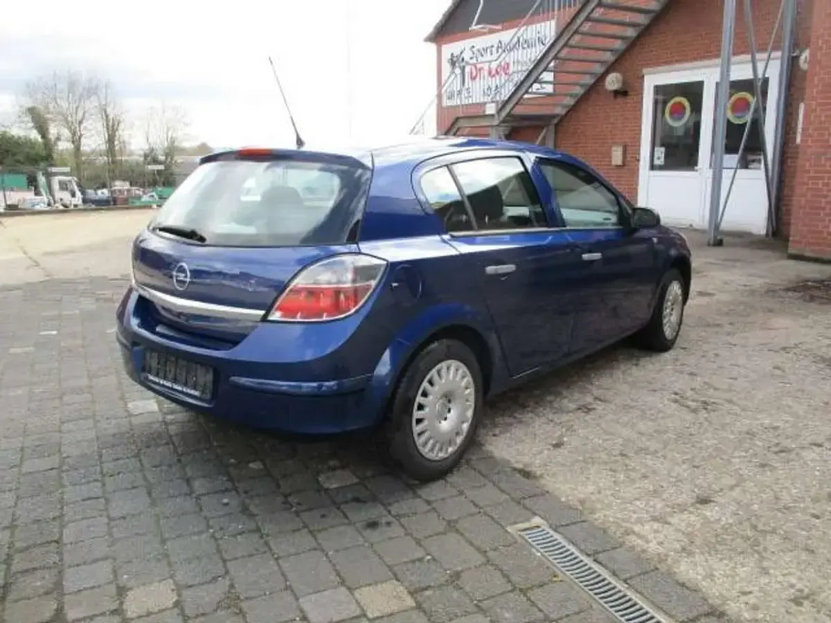Gebraucht Opel Astra Sport 116 PS (85 kW) 2009 Blau Limousine