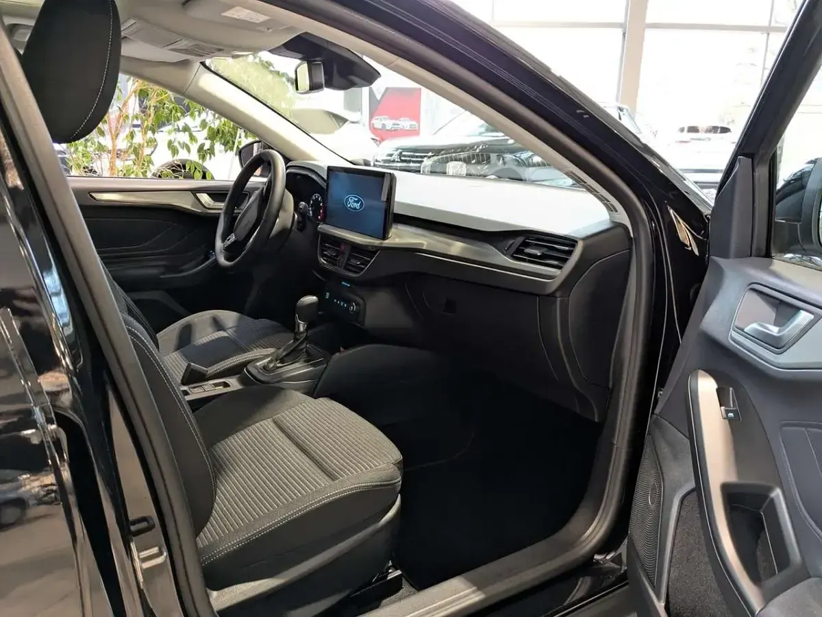 Gebraucht Ford Focus Titanium 155 PS (114 kW) 2026 Agate black metallic Limousine