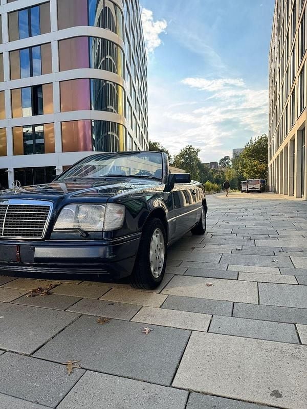 Gebraucht Mercedes E200 136 PS (100 kW) 1996 Blau Cabrio