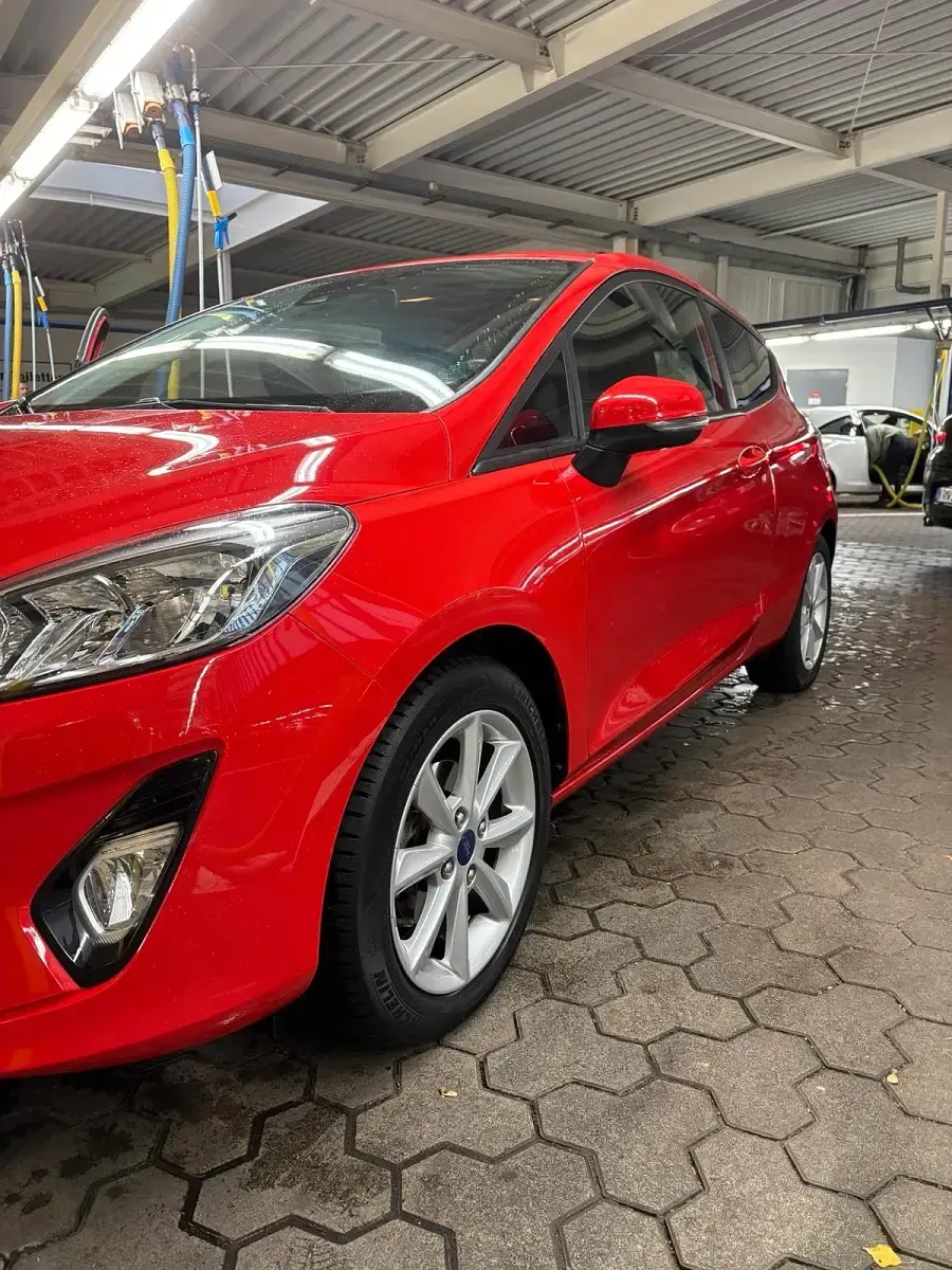 Gebraucht Ford Fiesta 101 PS (74 kW) 2018 Rot Kleinwagen