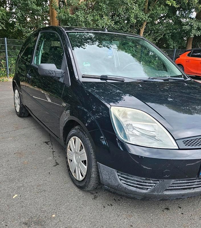Schwarz Gebraucht 2004 Ford Fiesta Kleinwagen | 1.299 € (Etwas zu teuer) - Bild 1/4