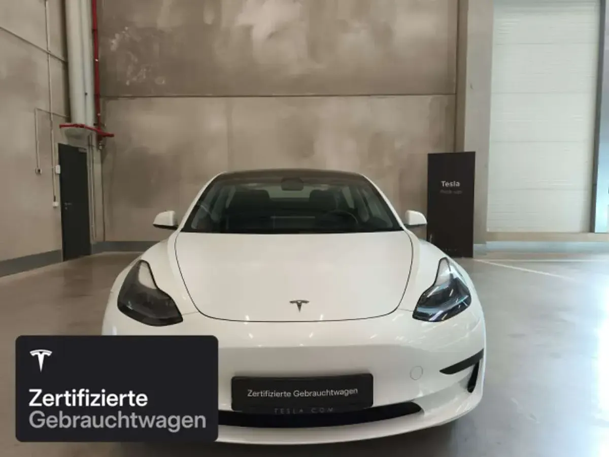 Gebraucht Tesla Model 3 RWD 283 kW (385 PS) 2023 Pearl white multicoat Limousine