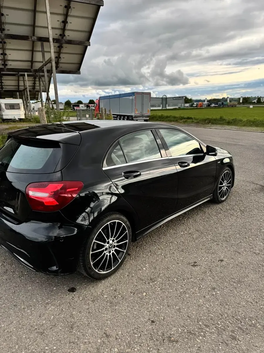 Gebraucht Mercedes A200 AMG line 136 PS (100 kW) 2017 Schwarz Kombi
