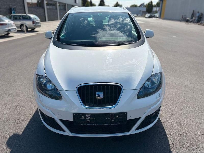 Weiß Gebraucht 2013 Seat Altea XL Van / Kleinbus | 4.444 € (Superpreis) - Bild 1/4