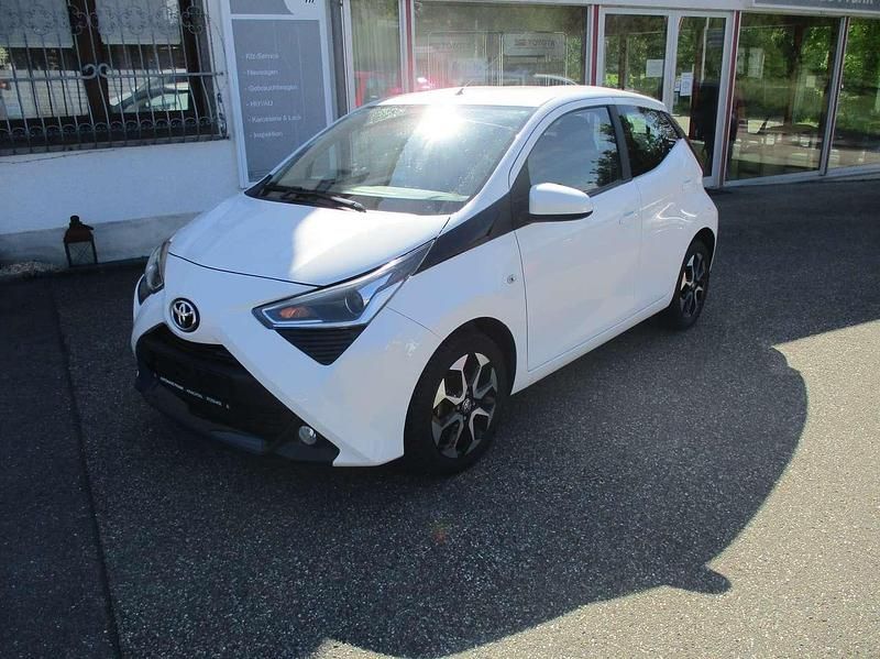 Gebraucht Toyota Aygo X-play 72 PS (52 kW) 2019 Weiß Kleinwagen