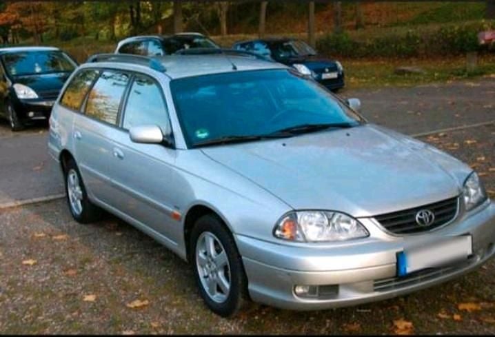 Grau Gebraucht 2001 Toyota Avensis T2 Kombi | 1.500 € (Fairer Preis) - Bild 1/4