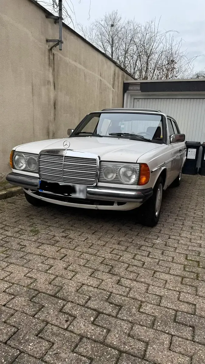 Gebraucht Mercedes 200 65 PS (47 kW) 1980 Weiß Limousine