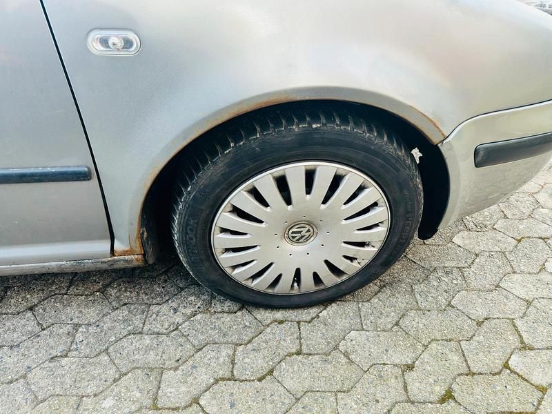 Gebraucht VW Golf IV 101 PS (74 kW) 2001 Grau Kleinwagen