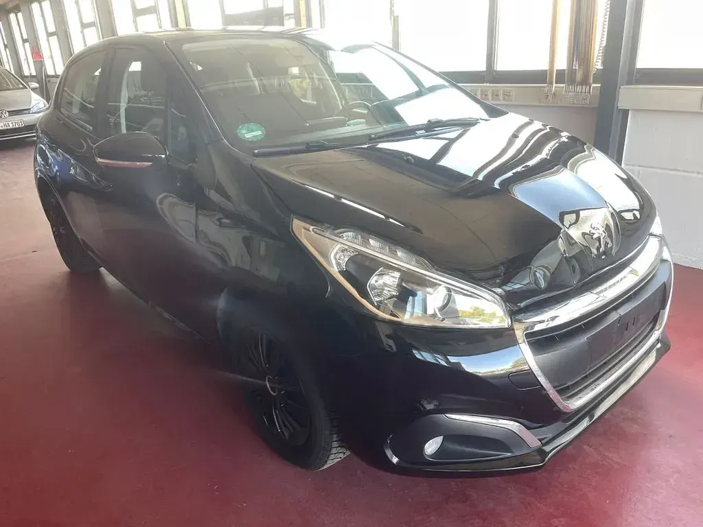 Gebraucht Peugeot 208 82 PS (60 kW) 2019 Schwarz Kleinwagen