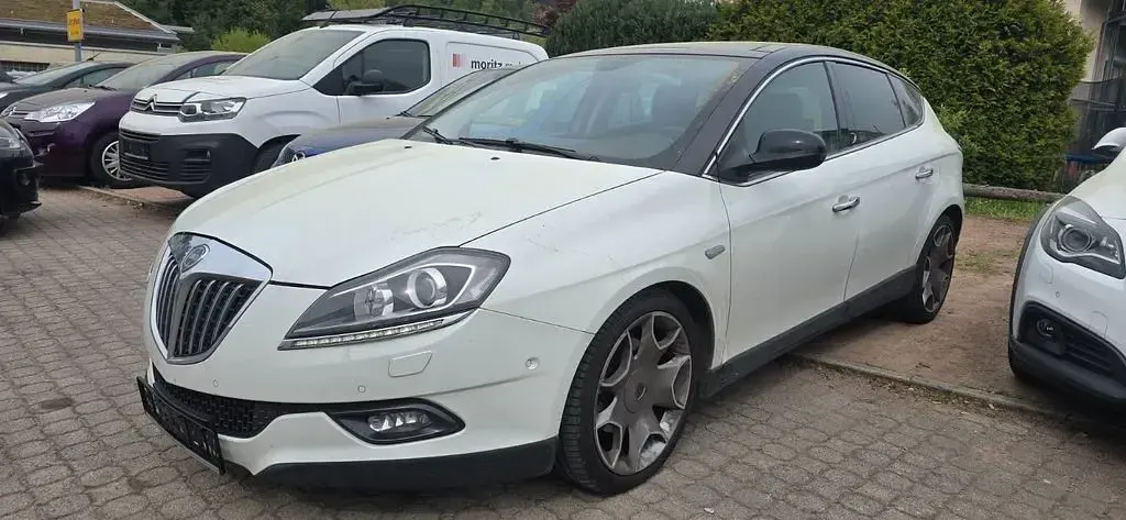 Second-hand Lancia Delta 190 CP (139 kW) 2010 Alb Hatchback