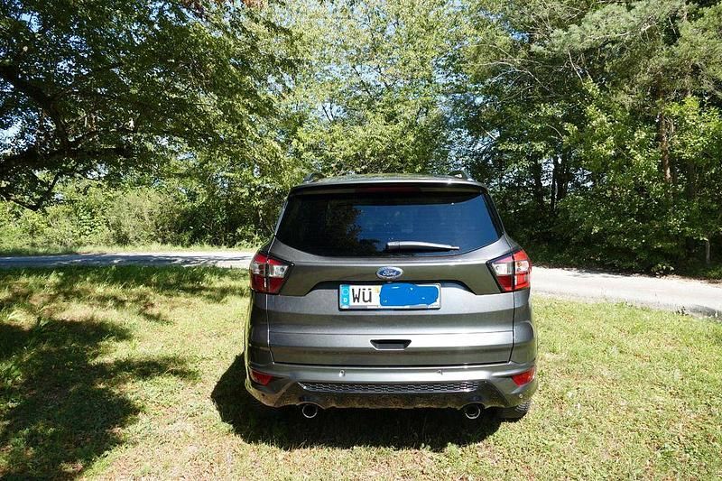 Gebraucht Ford Kuga ST-Line 242 PS (177 kW) 2018 Grau SUV