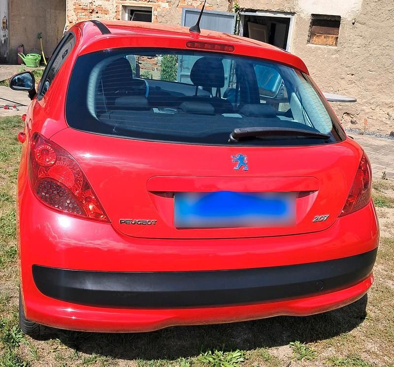 Gebraucht Peugeot 207 70 PS (51 kW) 2009 Rot Kleinwagen