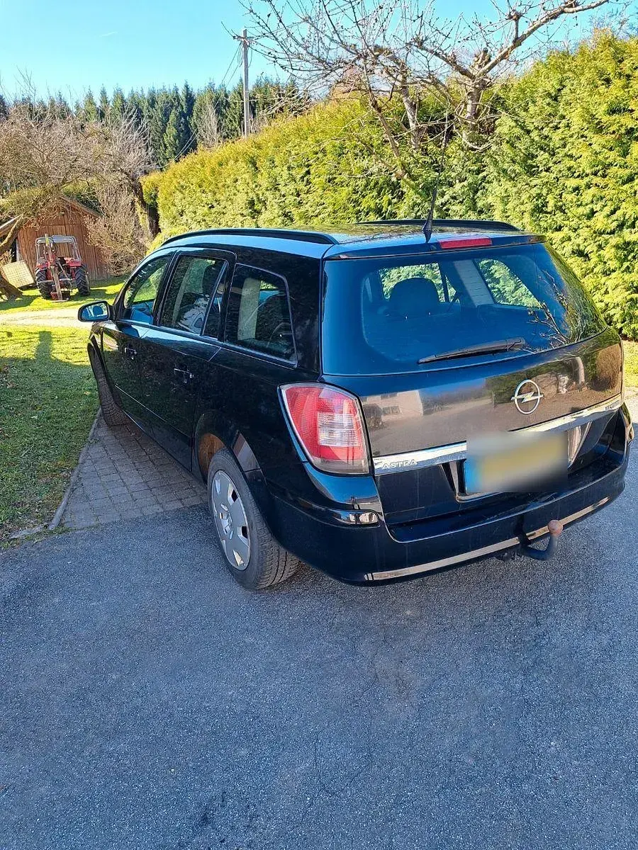Gebraucht Opel Astra 110 PS (80 kW) 2008 Schwarz Limousine