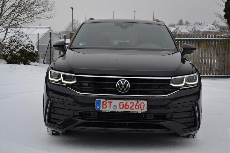 Gebraucht VW Tiguan R-line 150 PS (110 kW) 2023 Schwarz SUV