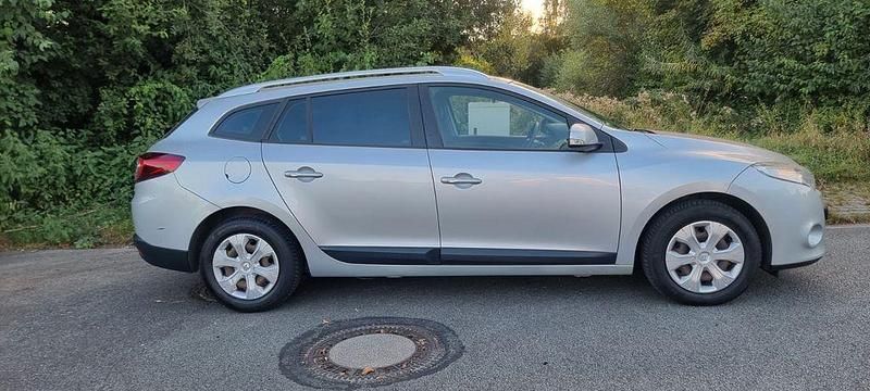 Gebraucht 2011 Renault Mégane III Dynamique Limousine | 3.700 € (Fairer Preis) - Bild 1/4