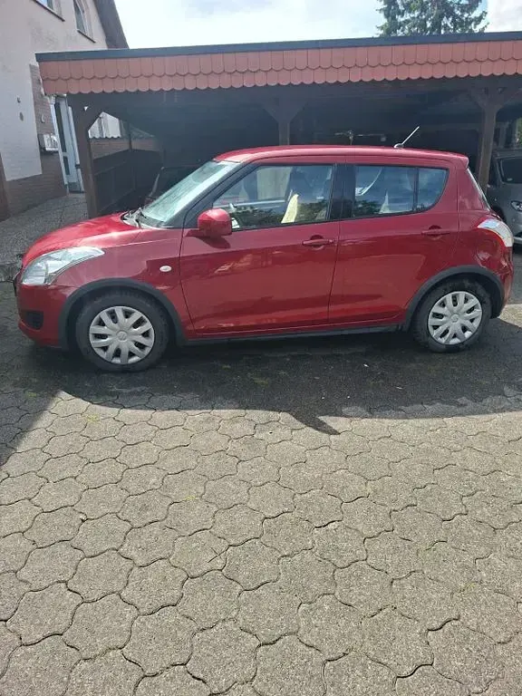 Gebraucht Suzuki Swift 94 PS (69 kW) 2012 Rot Kleinwagen