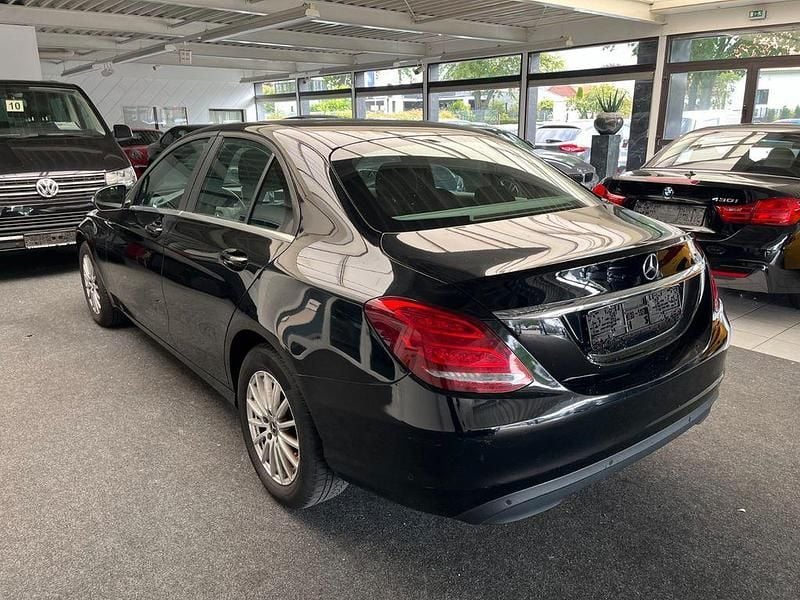 Gebraucht Mercedes C180 156 PS (114 kW) 2018 Schwarz Limousine