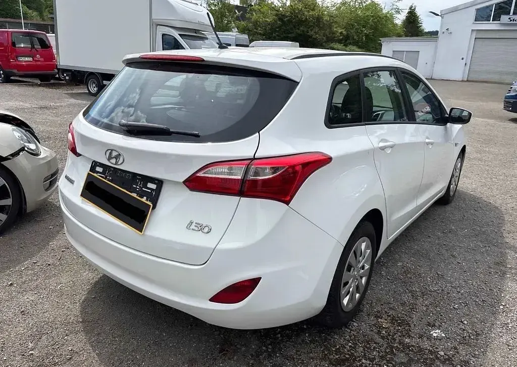 Gebraucht Hyundai i30 Classic 110 PS (80 kW) 2015 Polar white Kombi