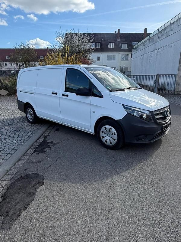 Usado Mercedes Vito 114 HP (83 kW) 2016 Branco Van