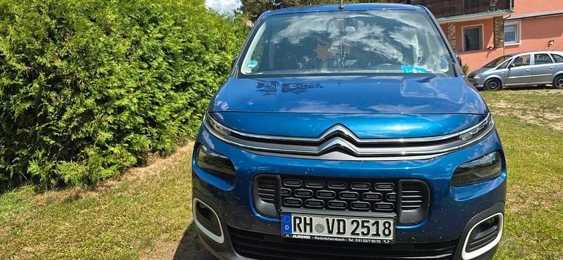 Blau Gebraucht 2022 Citroën Berlingo Feel Van / Kleinbus | 26.000 € (Teuer) - Bild 1/4