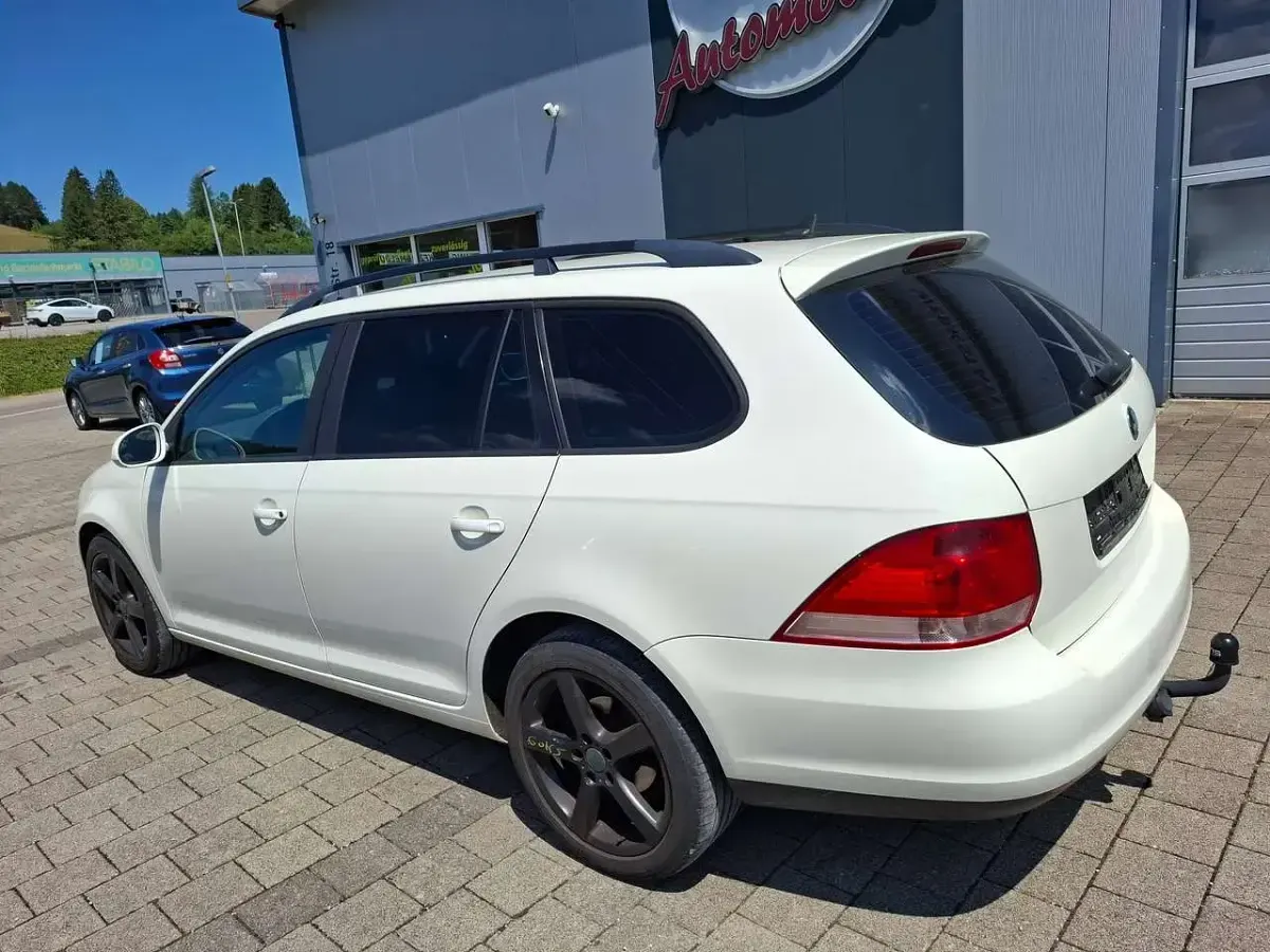 Gebraucht VW Golf V Trendline 102 PS (75 kW) 2007 Campanellaweiß Kombi