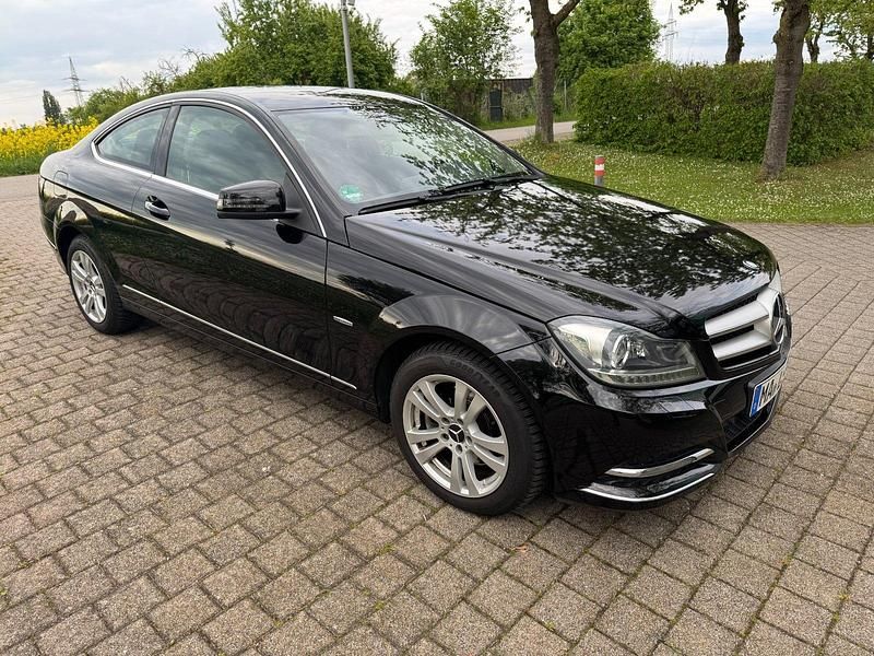 Gebraucht Mercedes C250 204 PS (150 kW) 2012 Schwarz Coupé