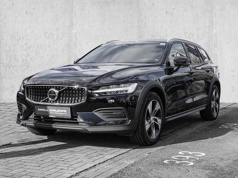 Gebraucht Volvo V60 CC Plus 197 PS (144 kW) 2023 Black solid ´stone´ / solid Kombi