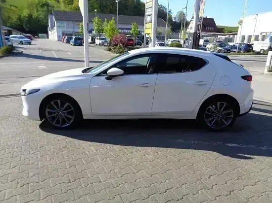 Gebraucht Mazda 3 Selection 122 PS (89 kW) 2022 Arctic white Limousine