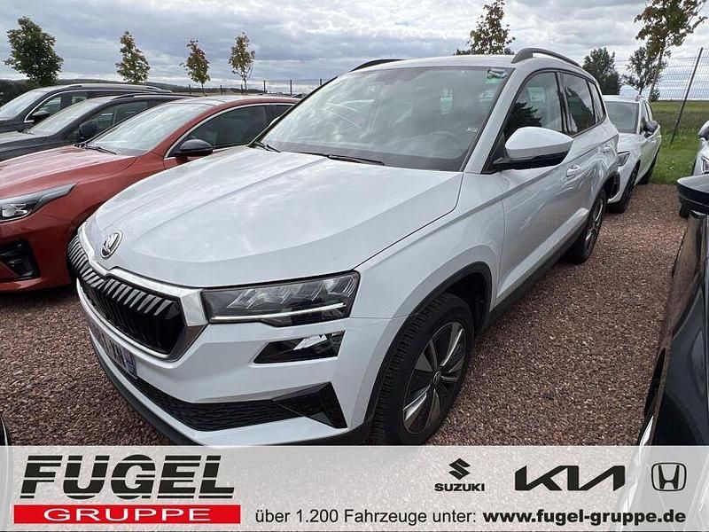 Moonweiss metallic Gebraucht 2023 Skoda Karoq Ambition SUV | 21.899 € (Fairer Preis) - Bild 1/4