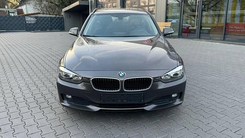 Braun Gebraucht 2012 BMW 320 Lifestyle Kombi | 9.000 € (Fairer Preis) - Bild 1/4