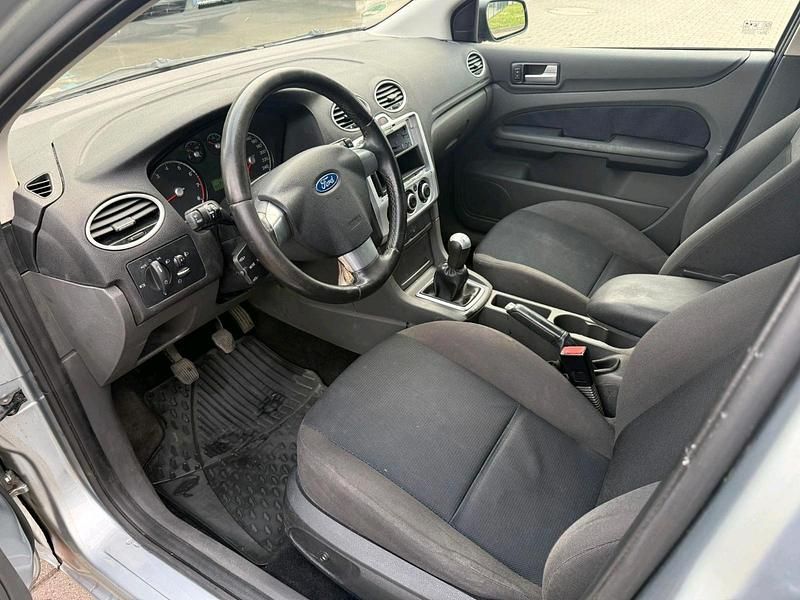 Second-hand Ford Focus 110 CP (80 kW) 2005 Argintiu Break